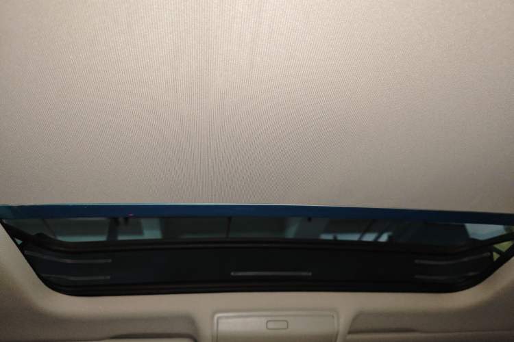 Used Volkswagen Tiguan L 2019 Updated Version 330TSI Automatic Two-Wheel Drive Panoramic Comfort Edition China VI Standard Headliner