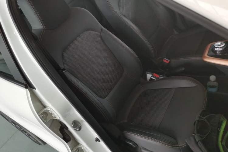 Used Dongfeng NAMMI BOX 2022 Light Wind Edition 201KM Standard Model
