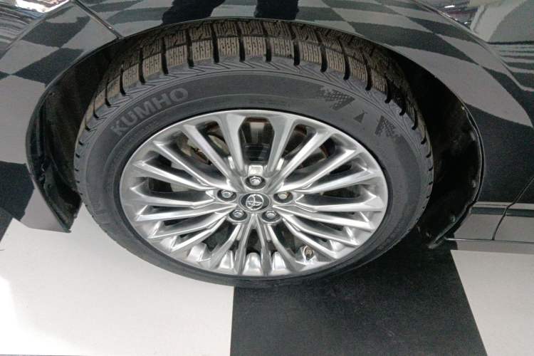 Used Toyota Avalon 2019 Dual-Engine 2.5L XLE Prestige Version China VI Standard