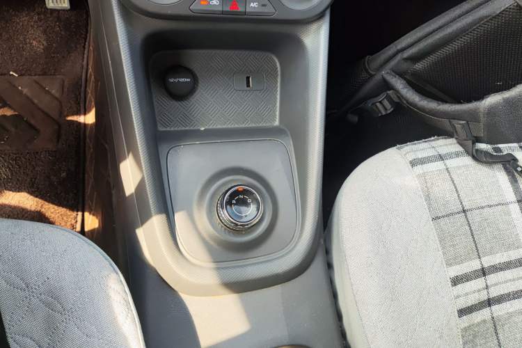Used Wuling Hongguang New Energy 2025 Extended-Range Hybrid 50KM Comfort Version Gear Lever