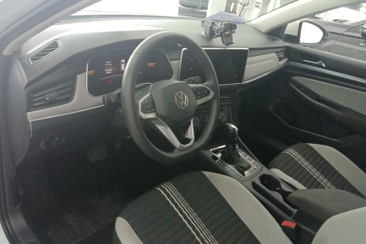 Used Volkswagen Bora 2024 200TSI DSG Comfort Edition Center Console