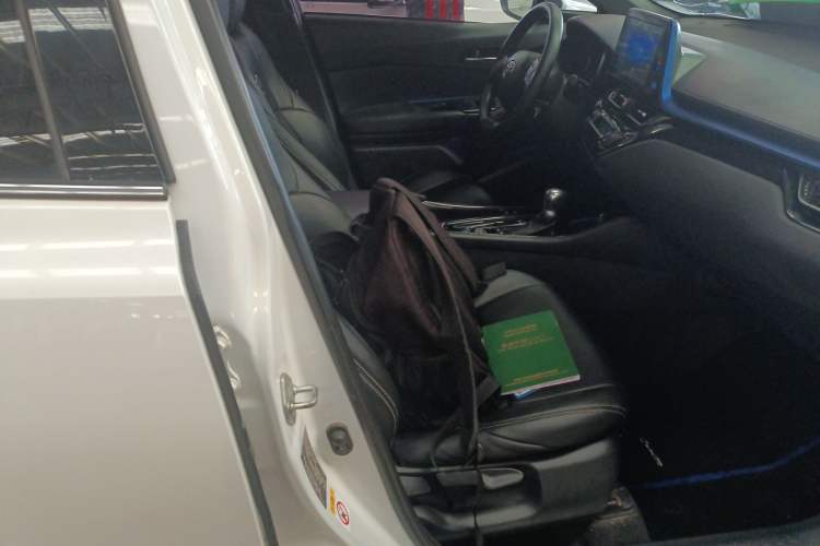 Used Toyota C-HR 2018 2.0L Leading with Sunroof China VI Standard
