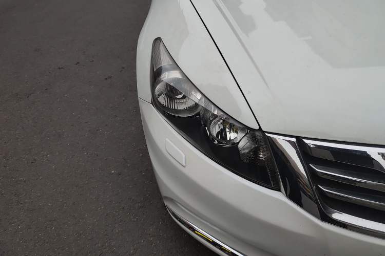 Used Honda Accord 2012 2.0L SE Right Front Headlight