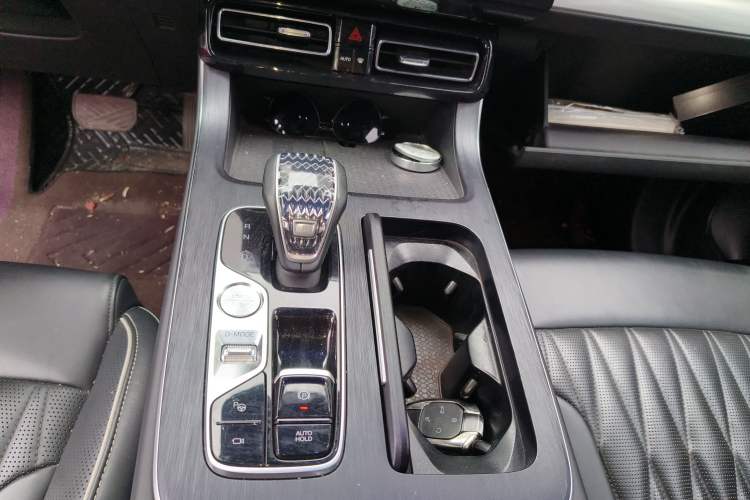 Used GAC Trumpchi GS8 2022 Flagship Series 2.0 TGDI Two-Wheel-Drive Prestige Edition (7 Seats) Gear Lever