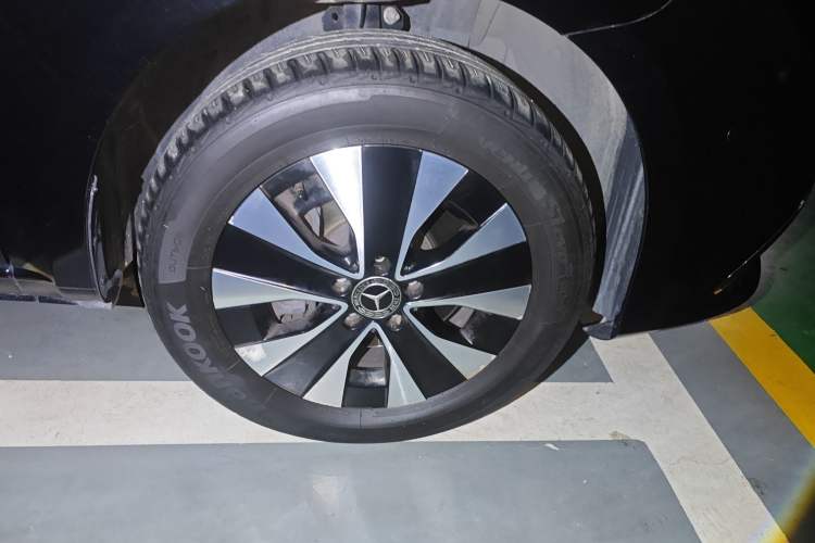 Used Mercedes-Benz Vito 2023 2.0T Elite Version 7 Seats Right Front Wheel Hub