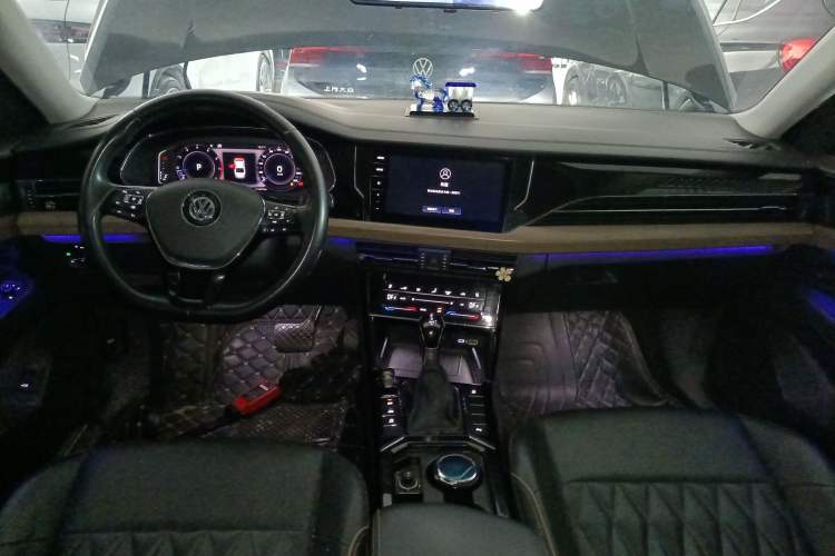 Used Volkswagen Passat 2020 330TSI Luxury Edition China VI Center Console