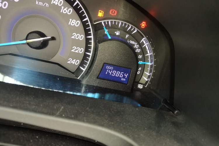 Used Toyota Camry 2012 2.5G Luxury Edition Odometer Close Up