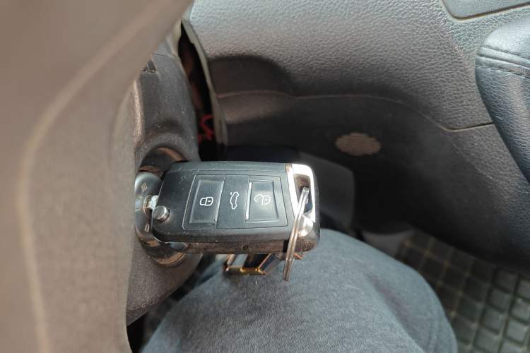 Used Ford Transit 2017 2.0T Diesel Multi-Purpose Commercial Vehicle Short Wheelbase Mid-Roof China IV Standard