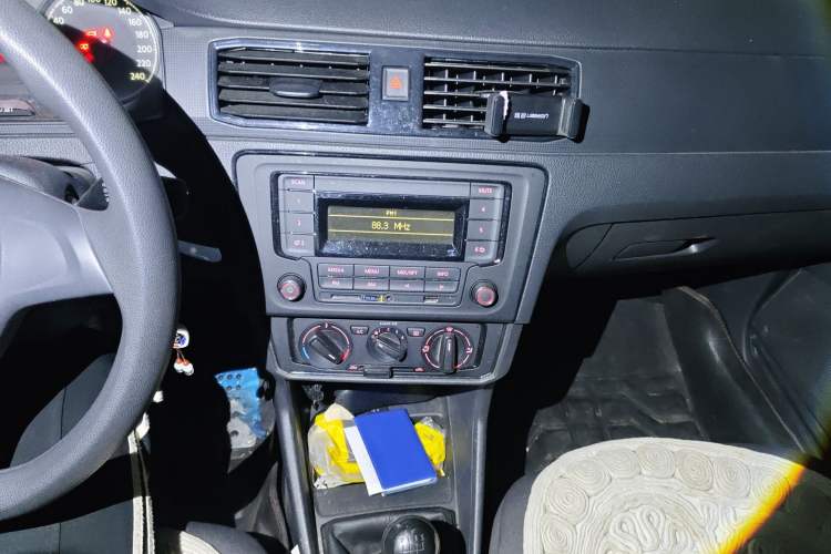 Used Volkswagen Santana 2016 1.6L Manual Fashion Edition Audio And AC Panel