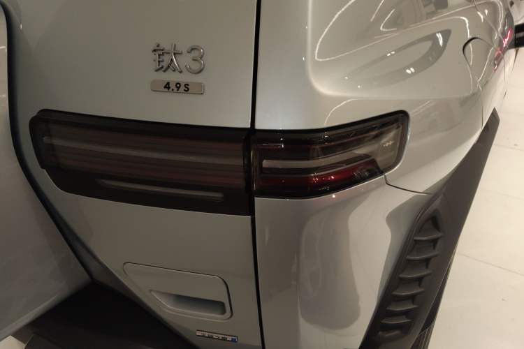 Used Formula Leopard Titanium 3 2025 501KM All-Wheel Drive Intelligent Driving Ultra Version
