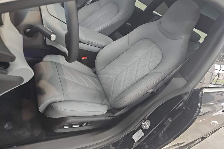 Used Nio ET5T 2025 75 kWh Touring Left Front Seat