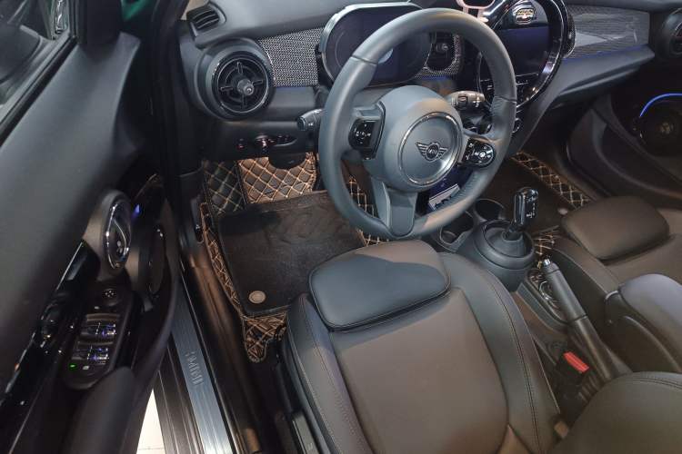 Used MINI MINI 2023 1.5T COOPER Artist Five-Door Edition