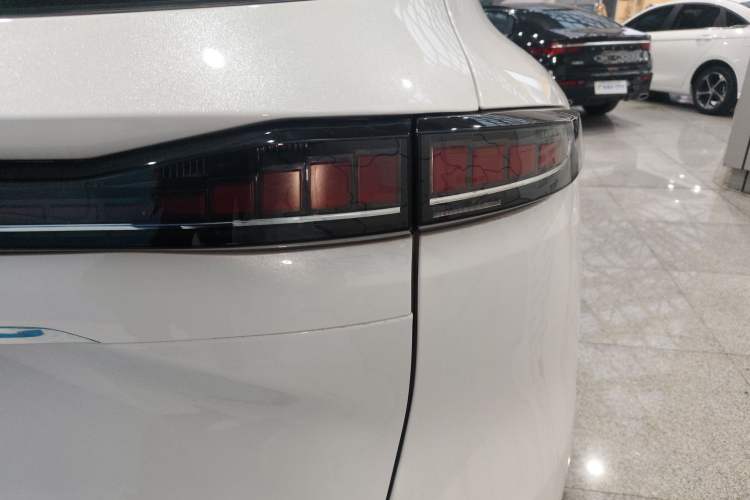 Used CHANGAN CS75 PLUS 2025 Model, 4th Generation 1.5T New Blue Whale Smart Excellence Version Right Rear Taillight