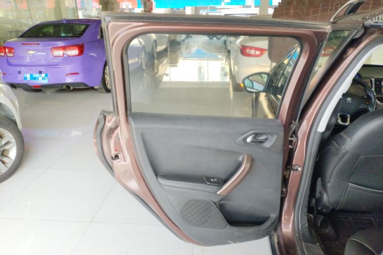 Used Peugeot 2008 2014 1.6L Automatic Navigation Edition Interior 8