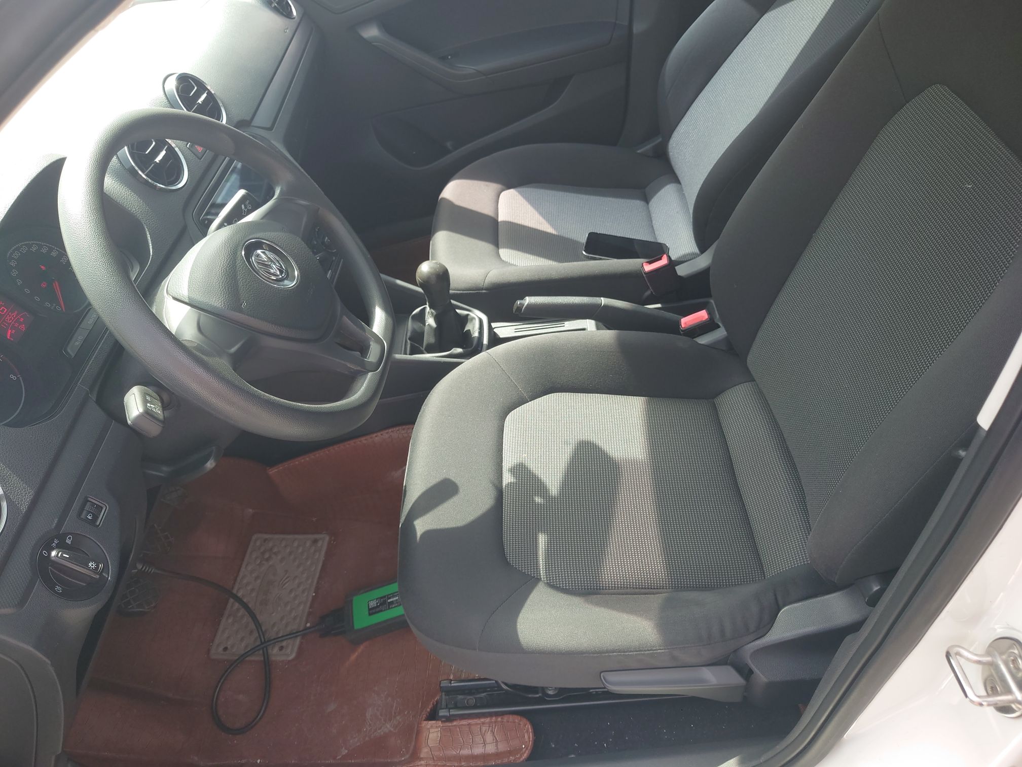 Переднее сиденье в автомобиле