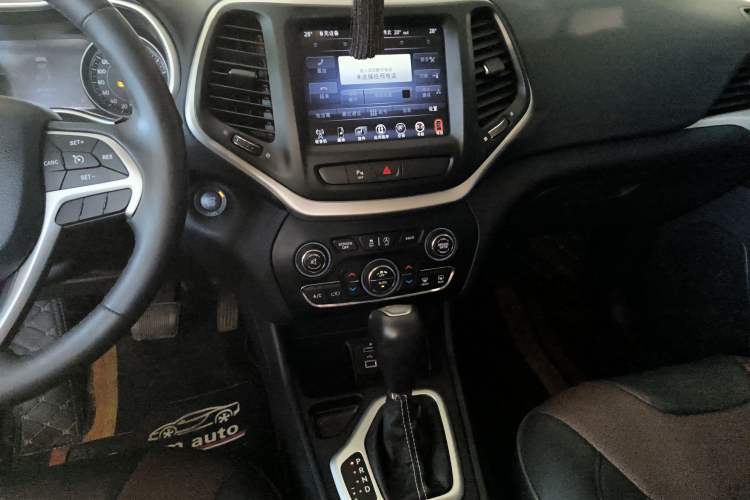 Used Jeep Cherokee 2017 2.0L Superior Edition