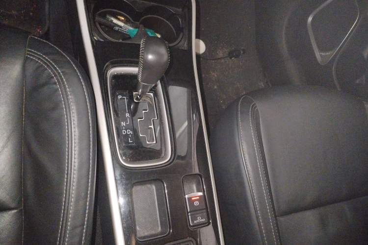 Used Mitsubishi Outlander 2019 2.0L Two-Wheel Drive Comfort Edition 5 Seats China VI Standard Gear Lever