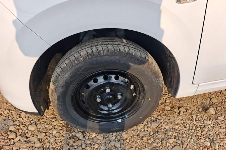 Used Wuling Hongguang New Energy 2025 Extended-Range Hybrid 50 km Utility Version Left Front Wheel Hub