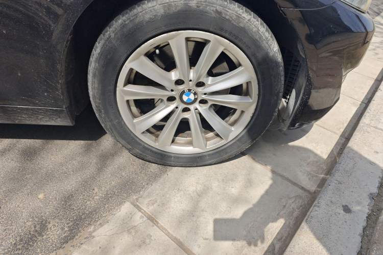 Used BMW 5 Series 2012 523Li Luxury Model Right Front Wheel Hub