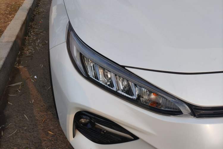 Used Toyota Wildlander 2022 2.0L CVT Two-Wheel Drive Luxury Edition Right Front Headlight