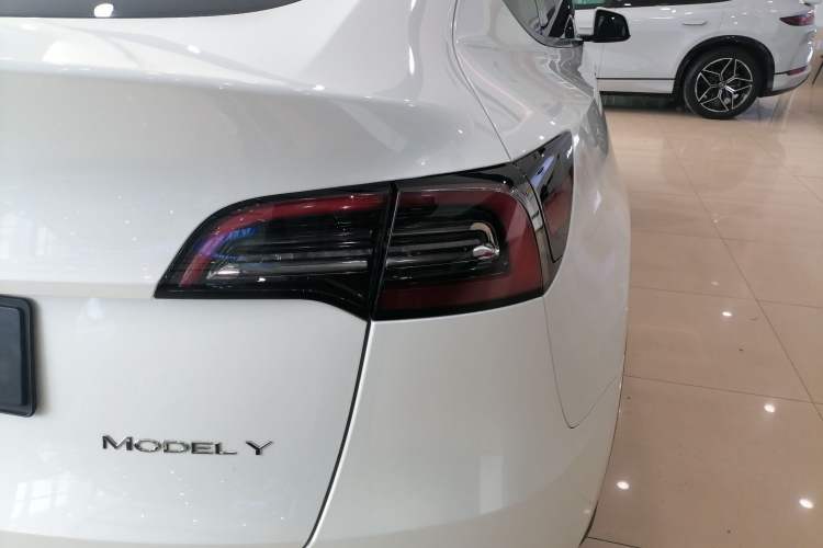 Used Tesla Model Y 2023 Long-Range All-Wheel-Drive Version
