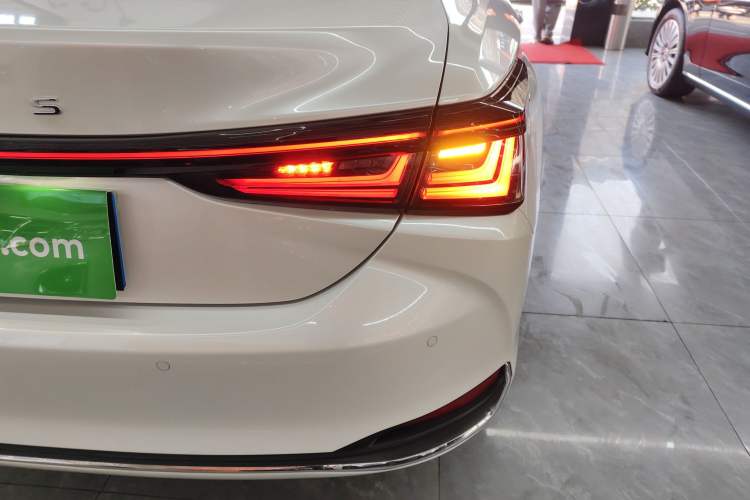 Used Lexus ES 2025 200 Premium Edition
