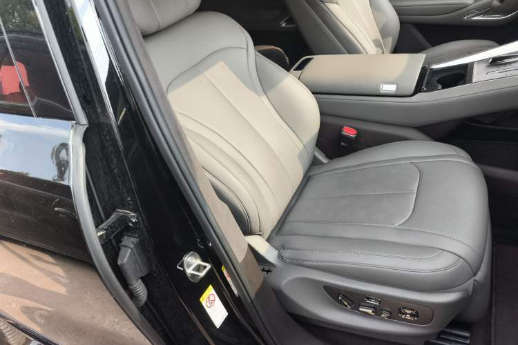 Used Denza N9 2025 Flagship Model Right Front Seat