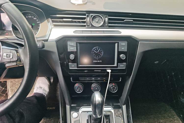 Used Volkswagen Magotan 2018 330TSI DSG Advanced Model Audio And AC Panel