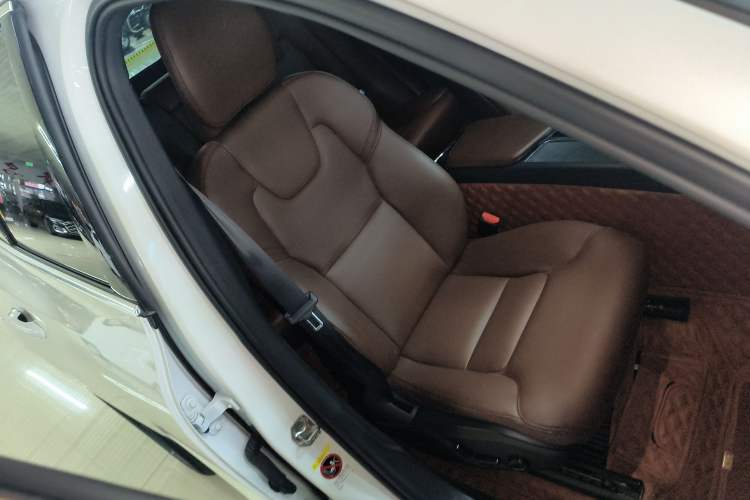 Used Volvo XC60 2022 B5 4x4 Zhiyi Luxury Edition Right Front Seat