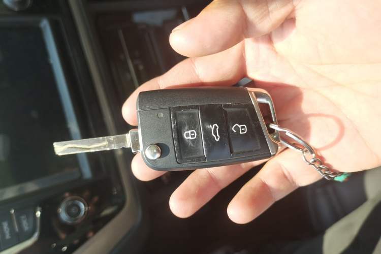 Used Volkswagen Touran 2021 Touran L 280TSI DSG Comfort Edition 7 Seats Vehicle Key