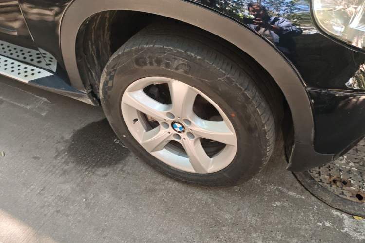 Used BMW X5 2011 xDrive35i Luxury Model
