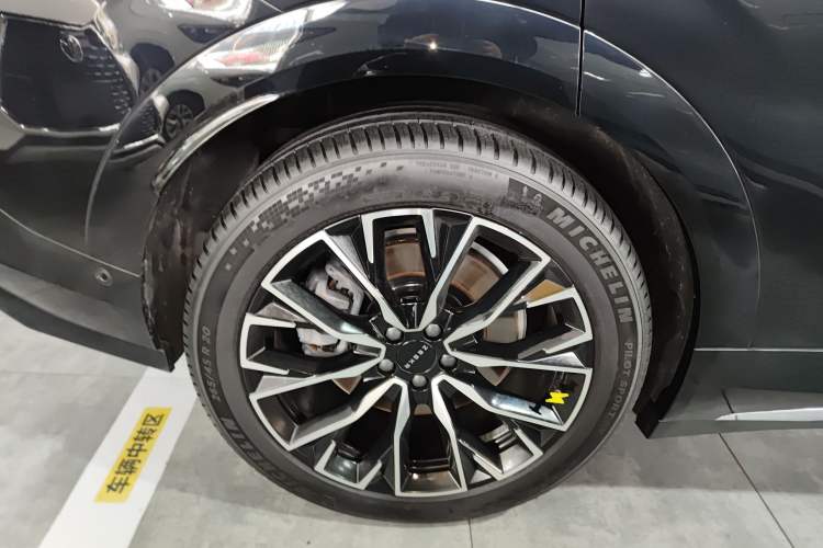 Used Zeekr 7X 2025 75 kWh Rear-Wheel Drive Intelligent Driving Version Right Rear Wheel Hub