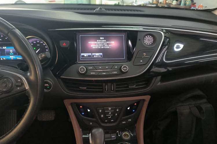 Used Buick Envision 2019 28T 4x4 Elite Version China V Standard Audio And AC Panel