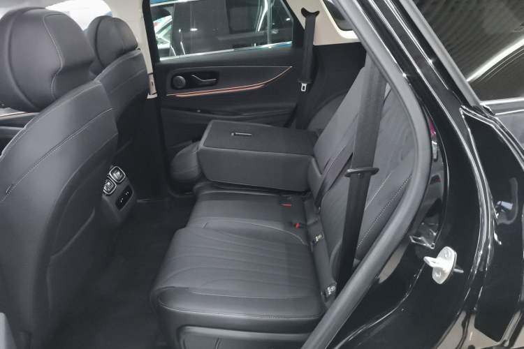 Used Chery Tiggo 9 2025 2.0T Dual-Clutch Two-Wheel Drive Black Samurai Edition 5 Seats