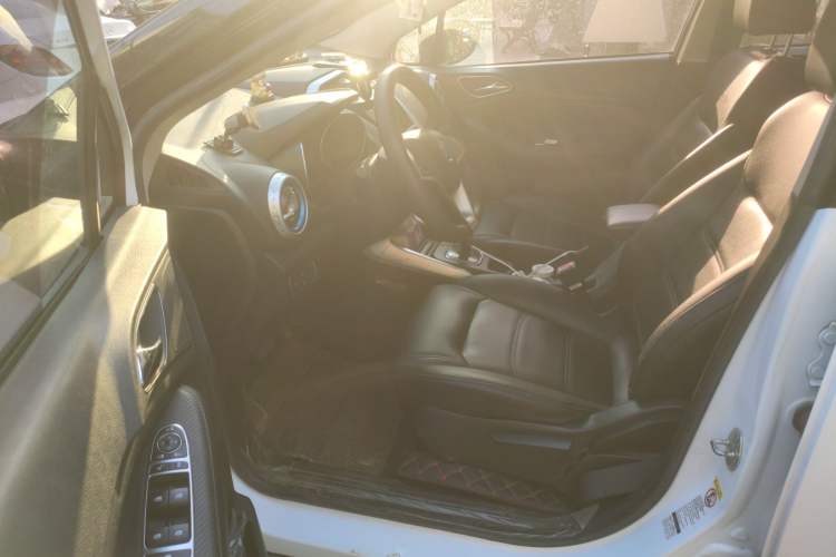 Used BYD Yuan New Energy 2018 EV360 Smart Connected Cool Model Driver Seat