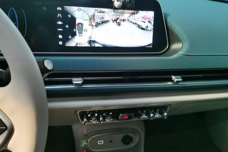 Used ORA Good Cat 2023 401 km Standard Range Premium Version Lithium Iron Phosphate
