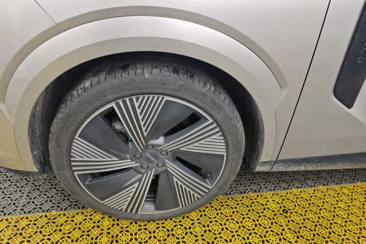 Used Lynk & Co 08 EM-P 2023 120km Long-Range Halo
