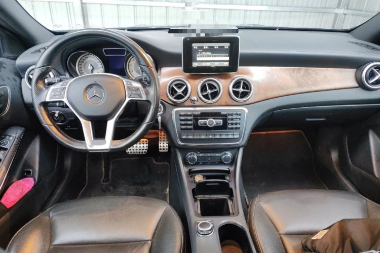 Used Mercedes-Benz GLA 2015 GLA 260 4MATIC Sport Edition Center Console