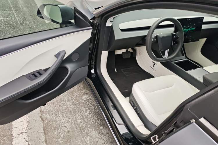 Used Tesla Model 3 2023 Long-Range All-Wheel-Drive Version
