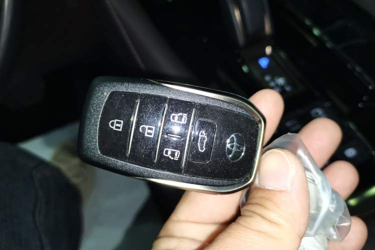 Used Toyota Alphard 2024 Dual-Engine 2.5L Deluxe Edition
