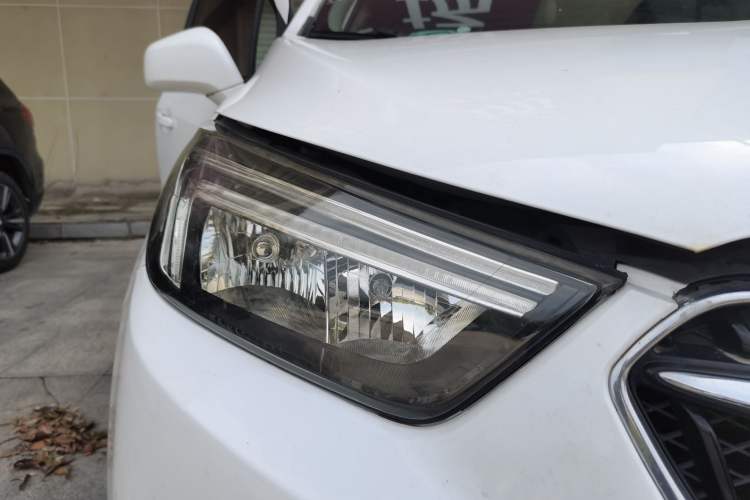 Used Buick Encore 2017 18T Automatic Two-Wheel Drive Urban Fashion Model Right Front Headlight