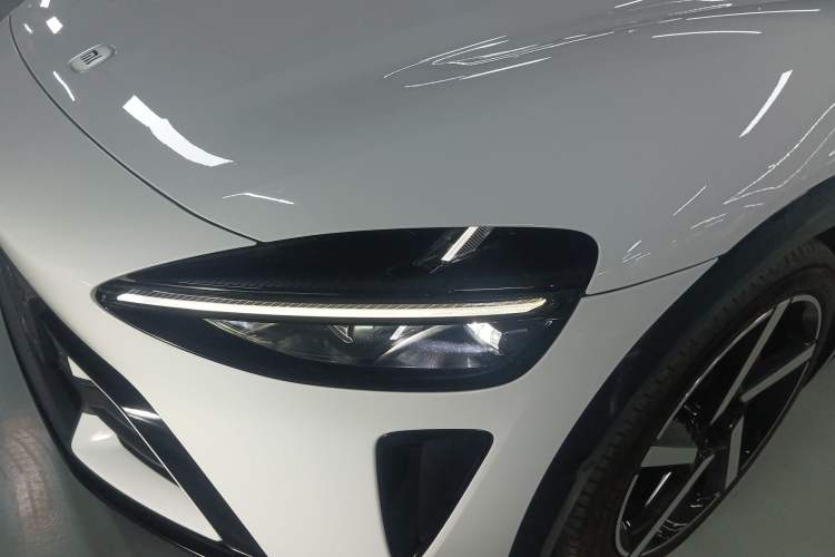 Used Xiaomi Auto YU7 2025 Ultra-Long Range High-Performance All-Wheel-Drive Max Edition Left Front Headlight