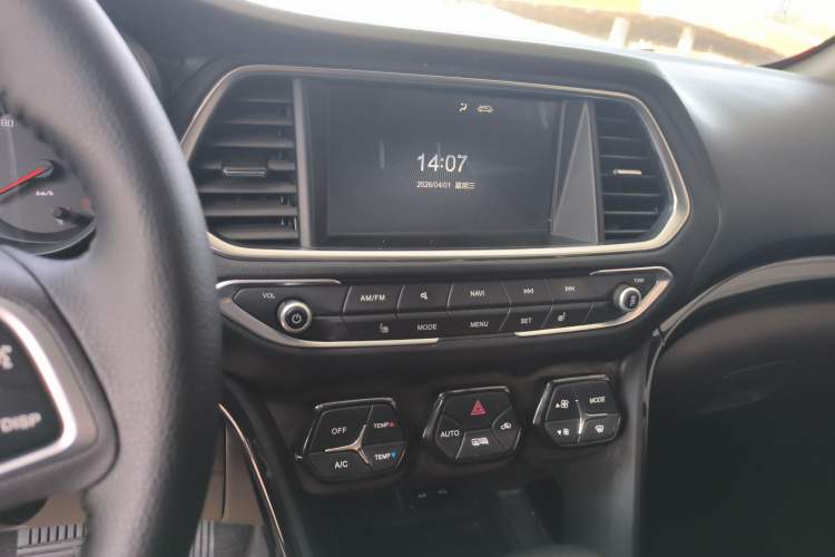 Used GAC Trumpchi GS4 2017 235T Automatic Two-Wheel Drive Luxury Smart Connectivity Version Audio And AC Panel