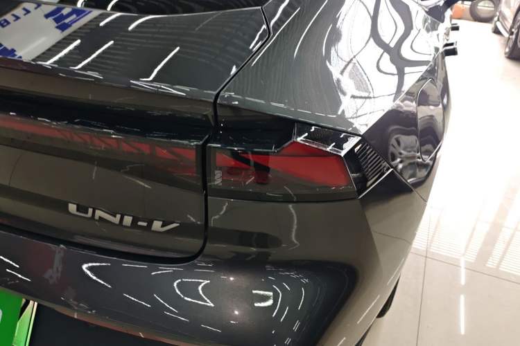 Used CHANGAN UNI-V iDD 2023 ZhiDian iDD 1.5T 113km Smart & Fun Version
