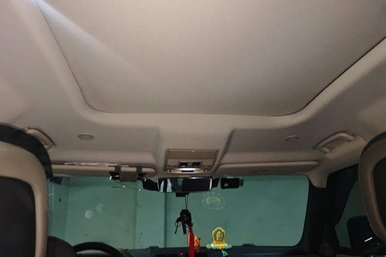 Used Land Rover Defender 2022 110 P400 Dark Edition Headliner