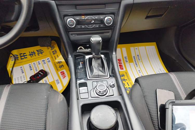Used Mazda 3 Axela 2017 Sedan 1.5L Automatic Luxury Model Emission Standard China V Gear Lever