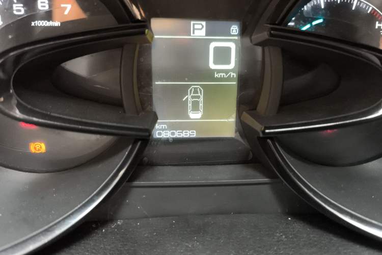 Used Dongfeng Aeolus AX7 2015 2.0L Automatic Zhiyi Trim
