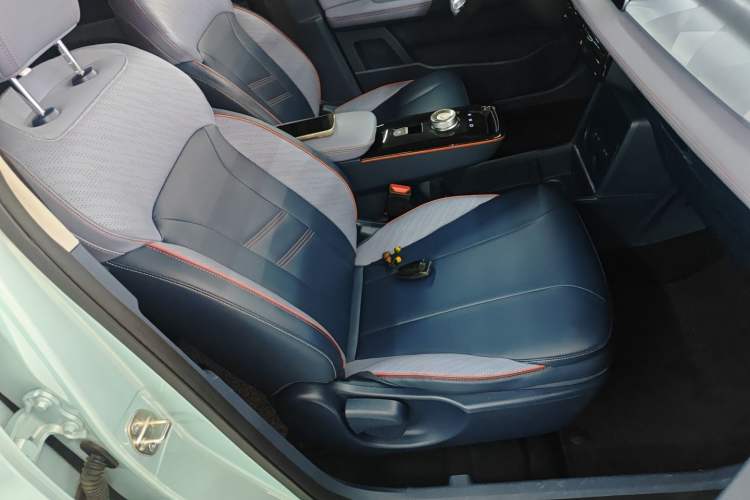 Used Geometry E Firefly 2023 320KM Cute & Handsome Tiger 5 Seats Right Front Seat