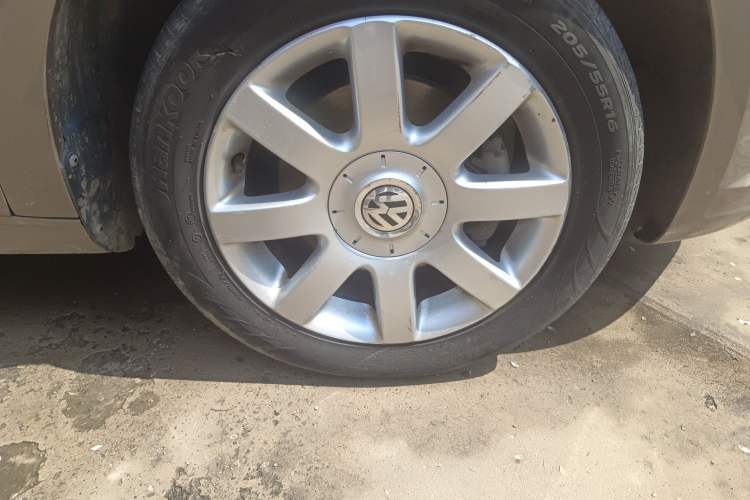 Used Volkswagen Touran  Right Front Wheel Hub