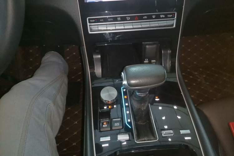 Used GAC Trumpchi GS5 2019 270T Automatic Luxury Edition Gear Lever